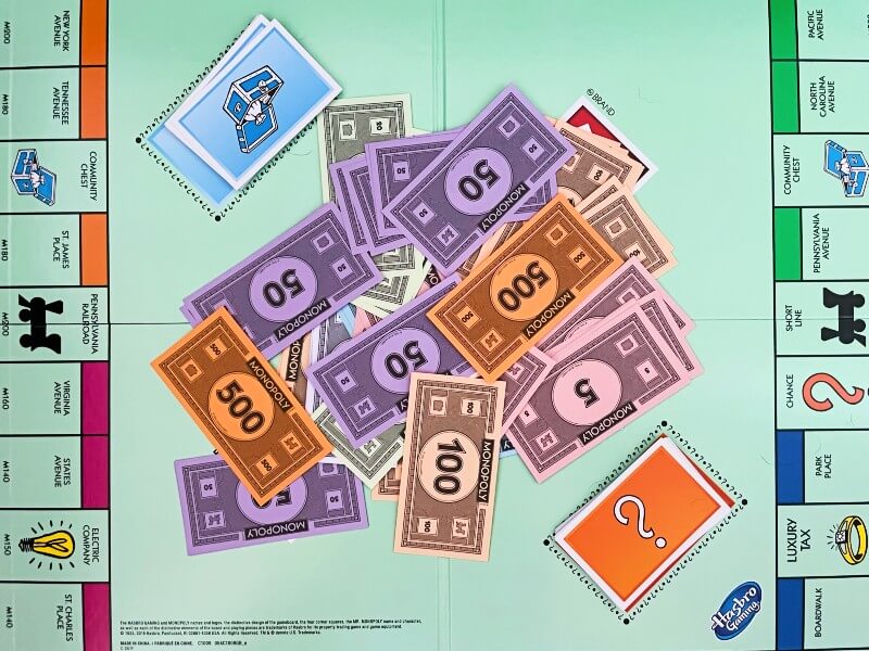 O Carro De Corrida Na Praça Free Parking Para O Jogo Monopoly