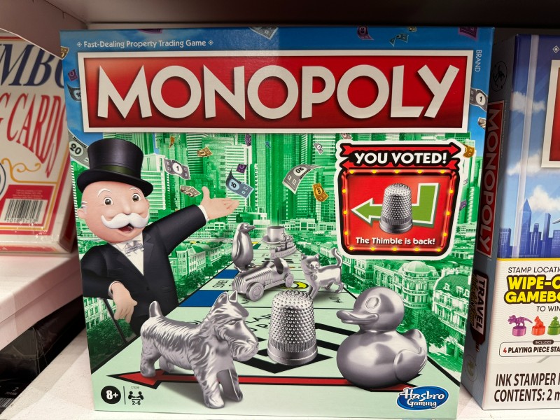 Monopoly set with thimble