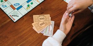 How Much Money Comes In A Monopoly Game? - Monopoly Land